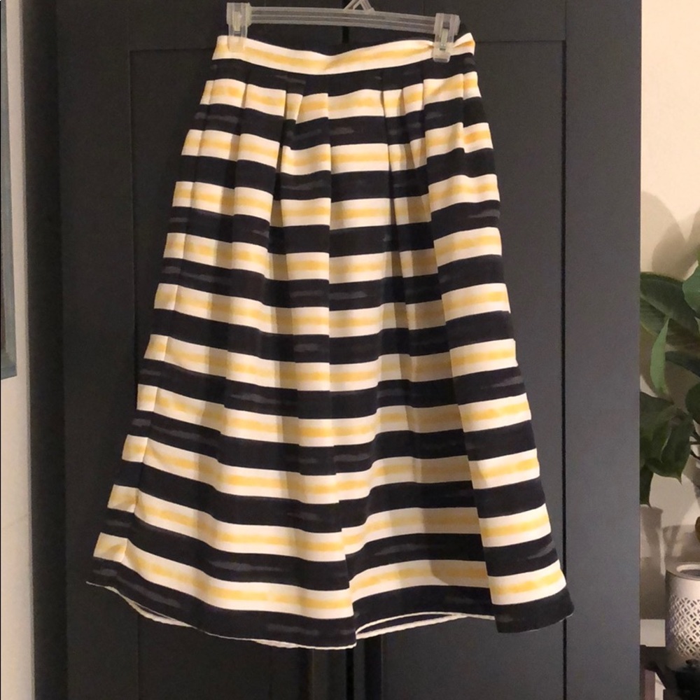 Eva Mendes for New York and Company skirt size 2 - Picture 2 of 6